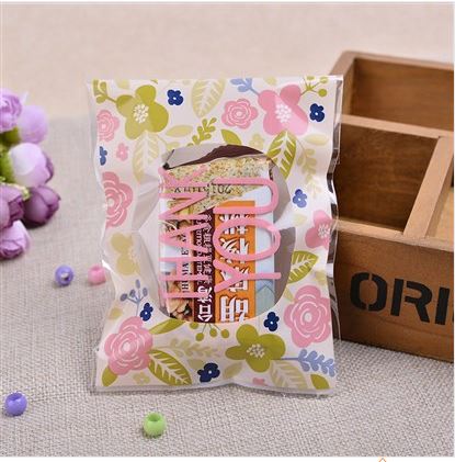 ถุงพลาสติกใสฝากาวลาย colorful สีขาว สำหรับใส่ขนม/คุกกี้/ลูกอมฯลฯ ขนาด 10x16cm (ส่วนใช้งาน 10x13cm) แพ็ค 95-100 ใบ