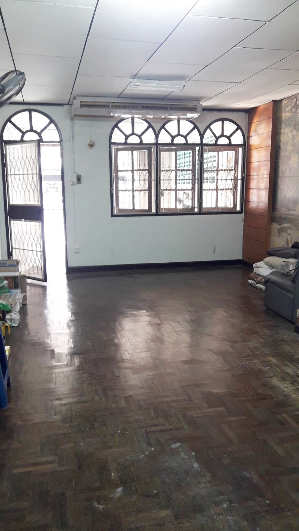 🏡 ขายทาวน์เฮ้าส์ 2 ชั้น หมู่บ้านเสนาวิลล่า 84 แฮปปี้แลนด์ สาย 1 แยก 3 📍 ทำเลดี ติดถนนเมน ใกล้เดอะมอลล์บางกะปิ & MRT บางกะปิ - 00058