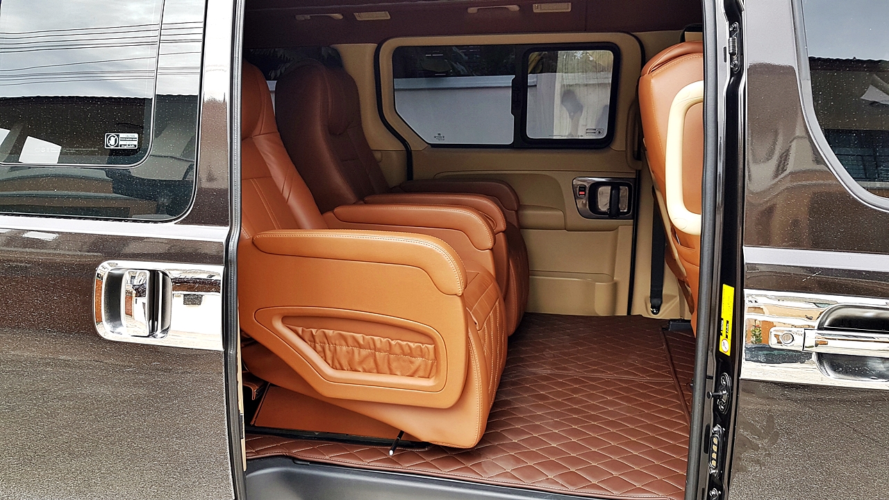 HYUNDAI H-1 DELUXE รถคุณดุล คันที่ 2 [ เบาะ + คอนโซล + ช่วงล่าง + แดมป์ + กุหลังคา + พรม + ล้อ + ประตูท้ายไฟฟ้า ] - นข 1515