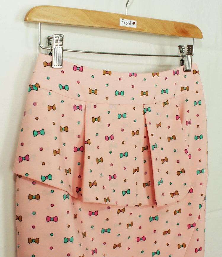 SK-174 กระโปรงแฟชั่น&ทำงาน ทรงสอบ ผ้า HIGHTWICH พิมพ์ลายโบว์พื้นสีชมพู