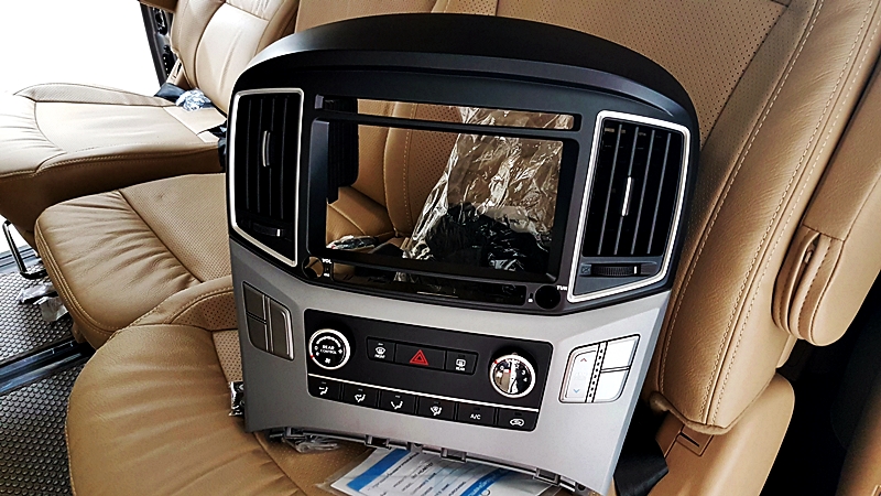 HYUNDAI H-1 ELITE 2016 [ จอแท้ตรงรุ่น + กล้องหลังแท้ + จอเพดาน + ดิจิตอลทีวี ] {ฉ3760}