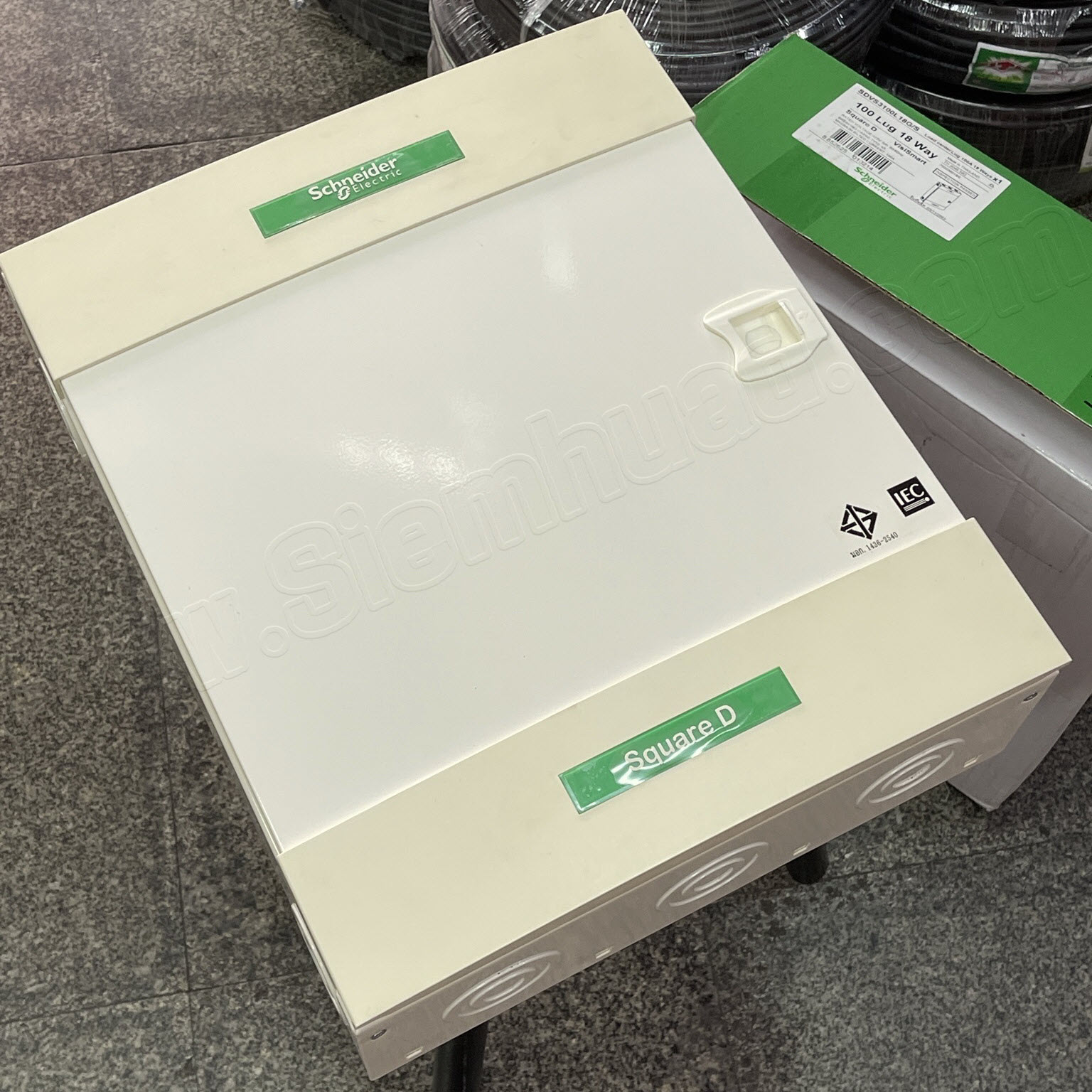 ตู้โหลดเซ็นเตอร์ LOAD CENTER MAIN LUG MAIN BREAKER (SQUARE D) (Schneider Electric) / รุ่น Square D CLASSIC Q03 series