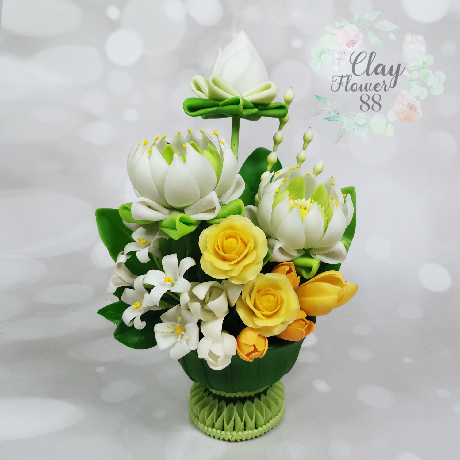 ชุดคู่ดอกบัว งานประดิษฐ์ ดินปั้น งานปั้น จาก ดินไทย จัดชุดในพานใบตอง (สูง 8 นิ้ว จำหน่ายเป็นคู่) สีขาว