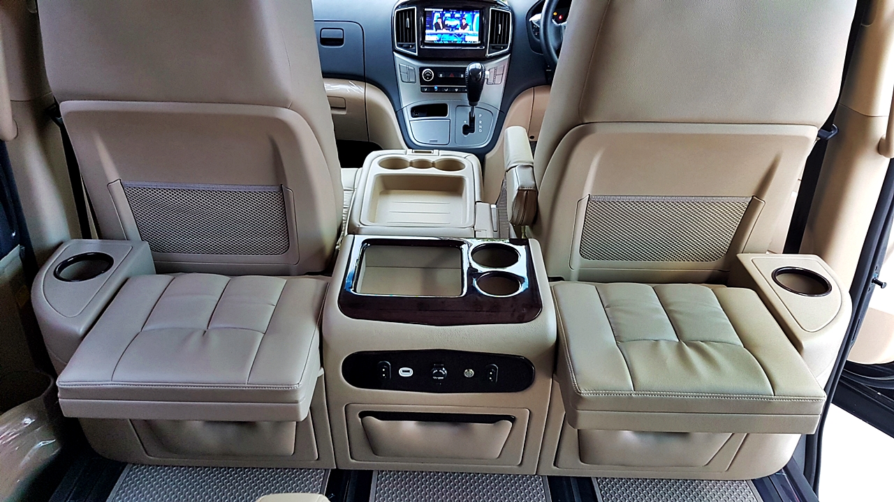 HYUNDAI H-1 ELITE 2017 [ จอหน้า pioneer 8850 + เครื่องเสียงชุดใหญ่ + ประตูไฟฟ้า 1 ข้าง + เบาะ vip + ท้าย 60:40 + คอนโซลเตี้ย ] {ฮล2626 , ก5212 }