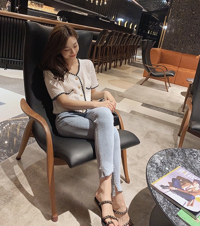 CHICCFASHION ครอปไหมพรม กระดุมทอง