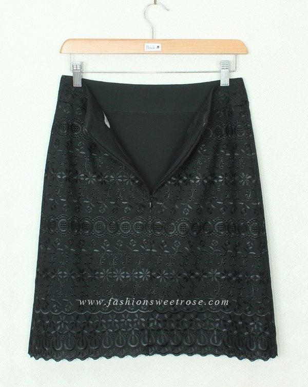 SK-355 กระโปรงทรงเอ ผ้าลูกไม้สีดำ ชายกระโปรงเป็นเชิงลูกไม้