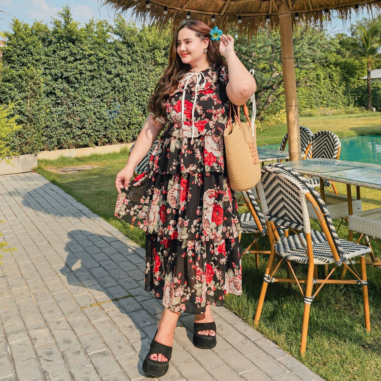 A218 แม็กซี่เดรส สาวอวบ งานกระโปรงซ้อนชั้น ลายดอกกุหลาบ ออฟไวท์ ดำ ฟ้า อกได้ถึง40-50นิ้ว หน้าผ้า52นิ้ว