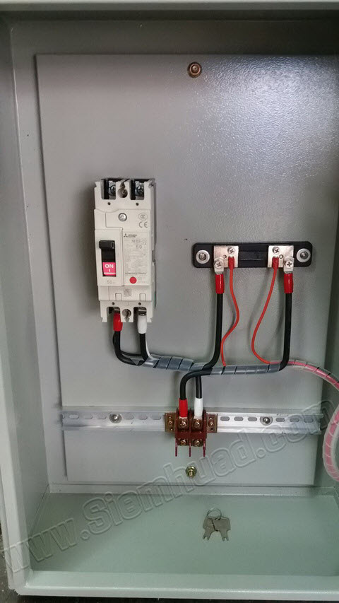 (ตู้รับประกอบ) ตู้ไฟ จ่ายไฟผ่านเบรกเกอร์ มีมิเตอร์วัดค่า V/A หน้าตู้ (อุปกรณ์อื่นๆ PANEL METER, WALL MOUNTING CABINET (KJL), MOLD CASE CIRCUIT BREAKER (MITSUBISHI)