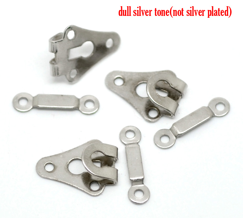 ตะขอกระโปรงสีเงิน ขนาด 18x14mm และ 19x5mm จำนวน 10 เซต (20 ชิ้น)