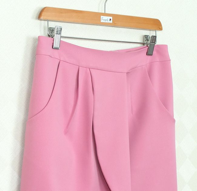 SK-283 กระโปรงทรงเอ ผ้าไหมอิตาลีสีชมพู เป็นกระโปรงป้ายมีกระเป๋าล้วง 2 ข้าง