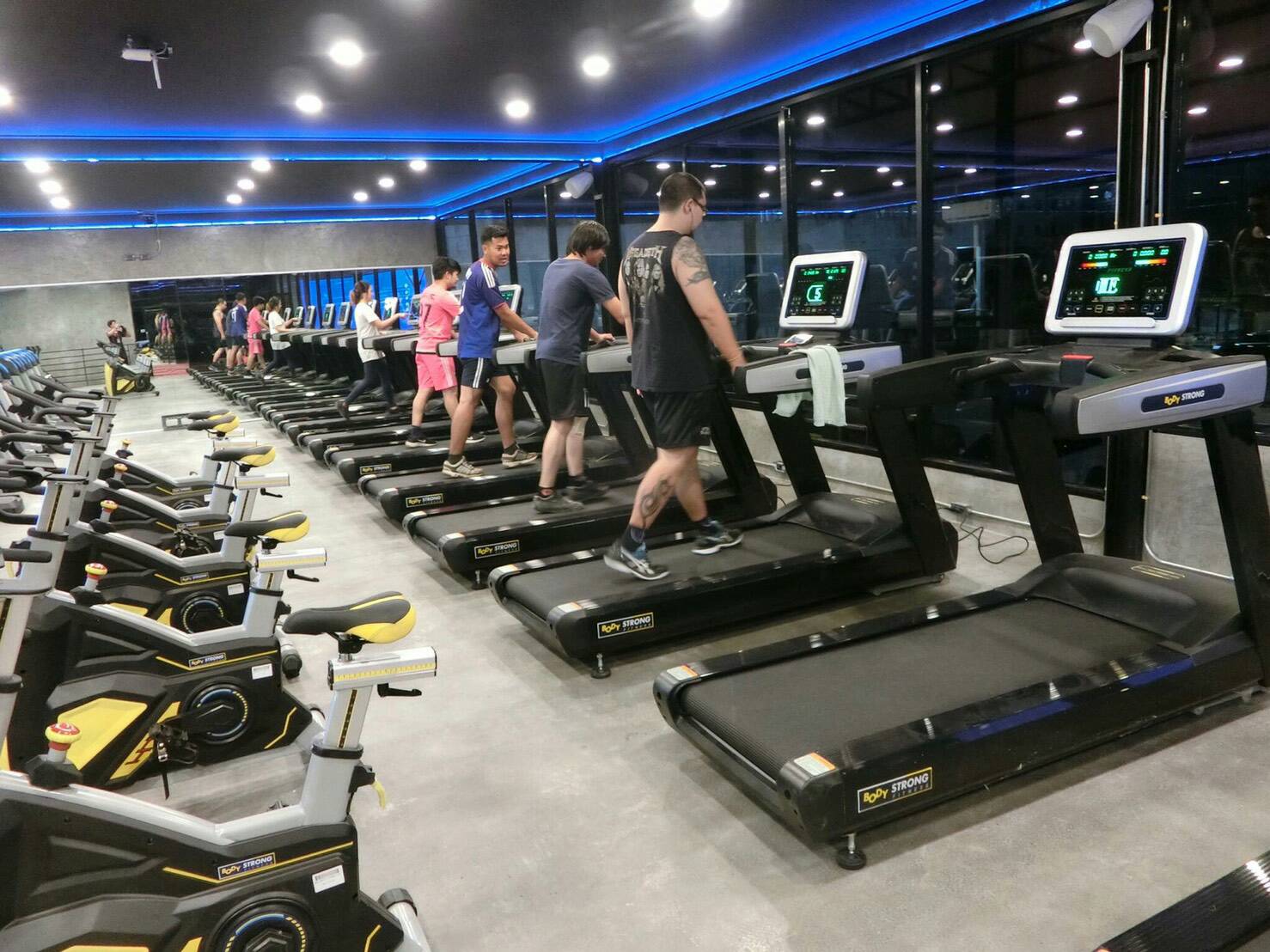 ลู่วิ่งไฟฟ้า Body Strong JB6800 Commercial