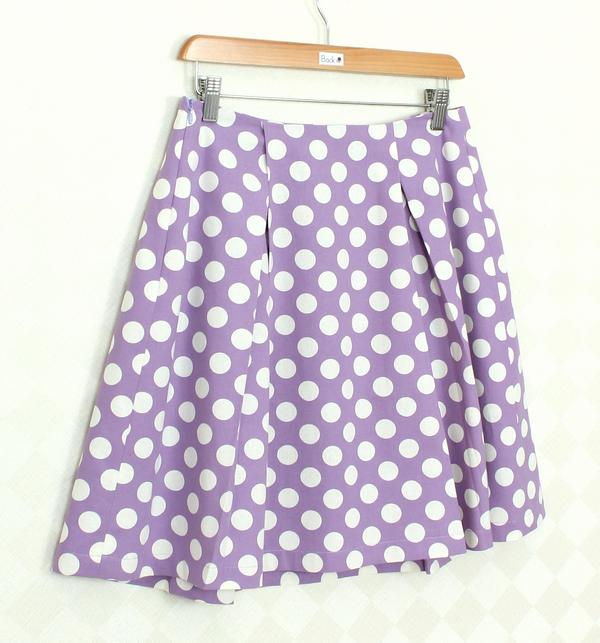 SK-345 กระโปรงแฟชั่น&ทำงาน ทรงบาน ผ้าคอตต้อนลินินญี่ปุ่นพิมพ์ลาย POLKA DOT จุดขาวพื้นม่วง