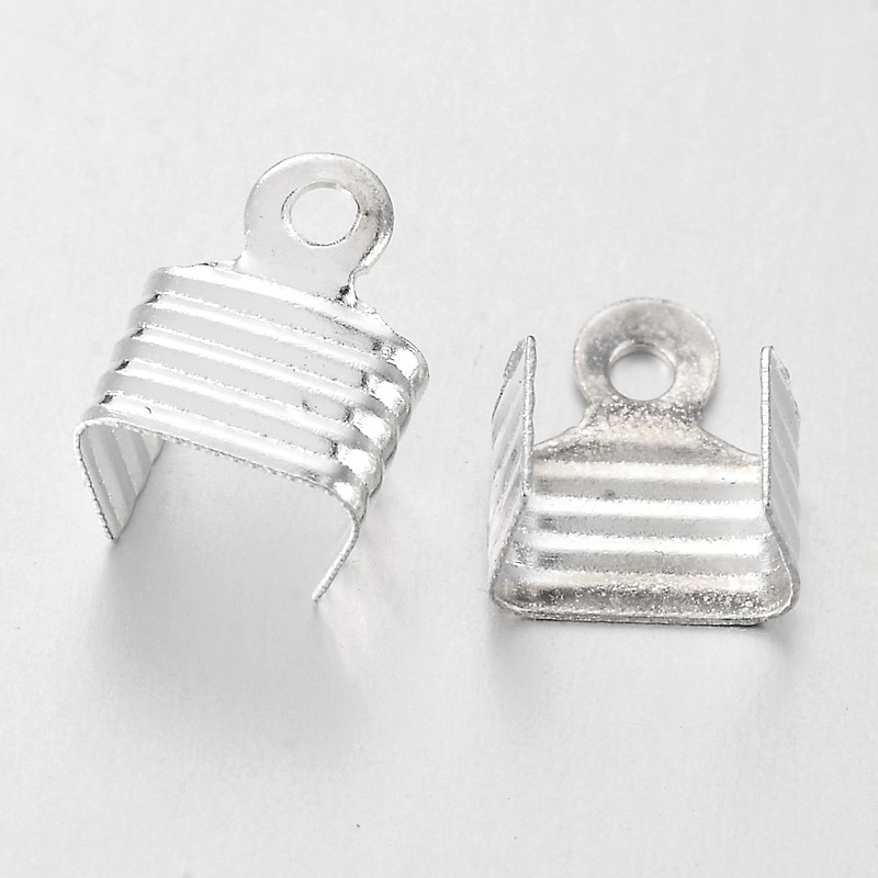 บานพับปิดปลายสร้อย เนื้อทองเหลืองสีเงินแพลตตินั่ม ขนาด 8.5x7mm Hole: 1mm แพ็ค 1000 ชิ้น พรีออเดอร์