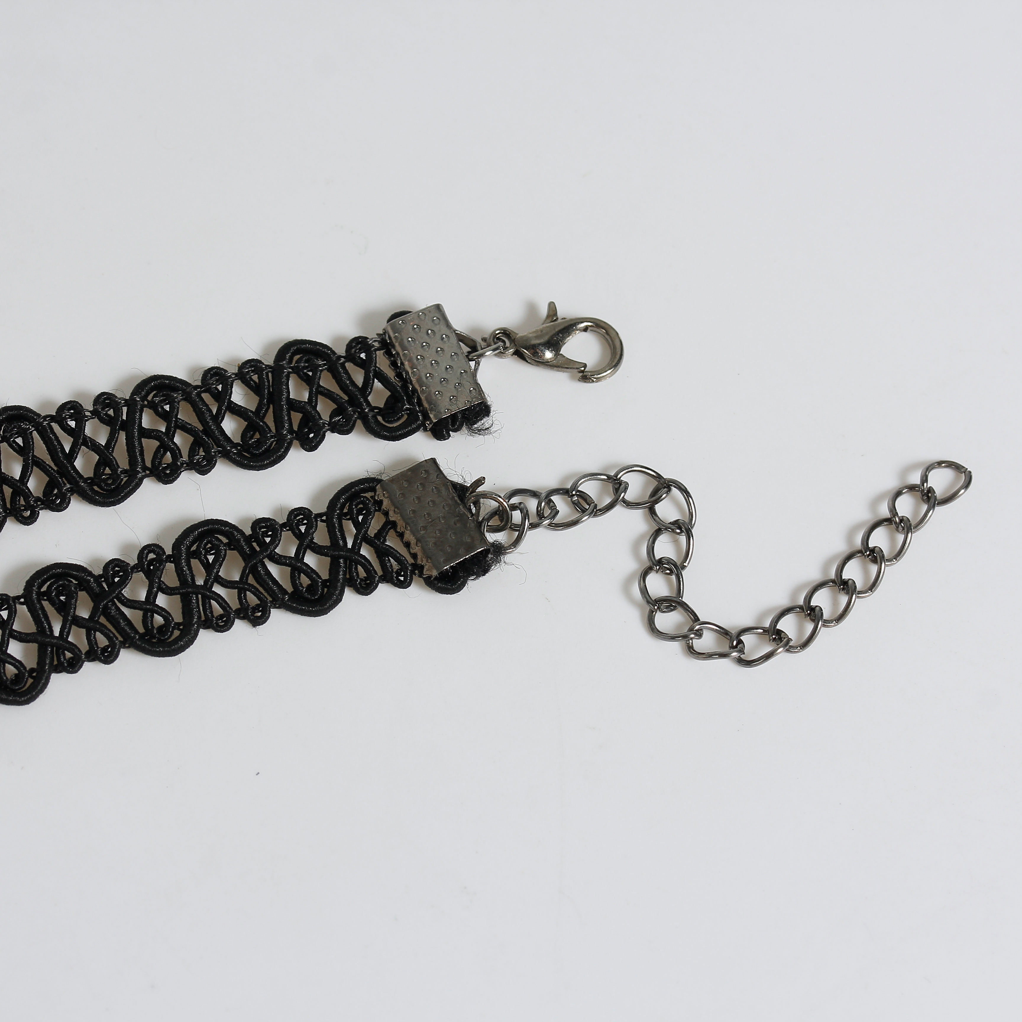 สร้อยคอ choker ผ้าลูกไม้ ประดับระย้าด้วยโซ่ลูกปัดสีดำ ยาว 29.5 ซม. 1 เส้