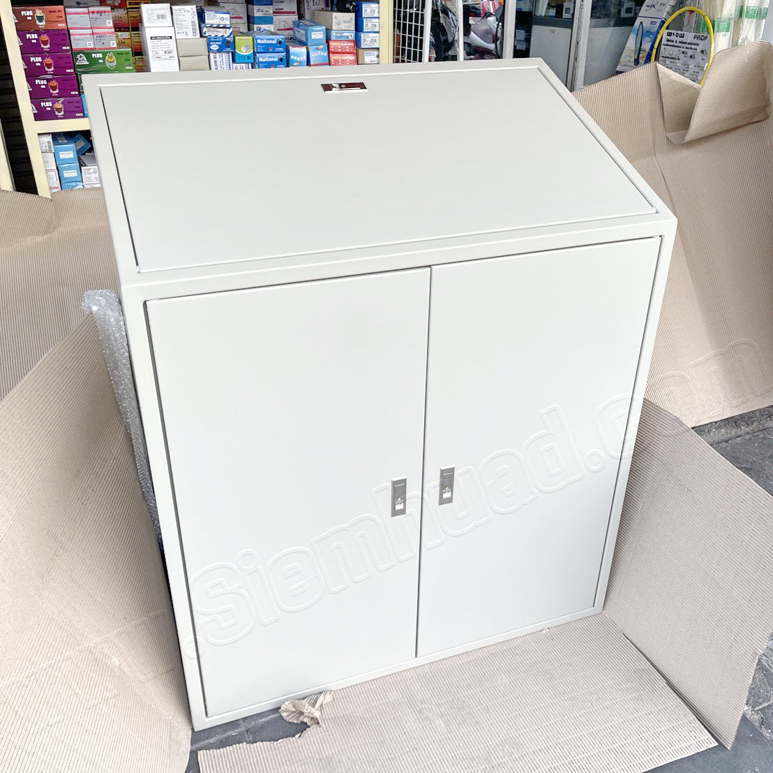 ตู้สั่งทำตามแบบ ตู้คอนโทรลเดรสฝาจมฝา1ชั้น ขนาด 900 x 1100 x 500 mm. 3 ตอน ฝาเปิดบน / ฝาเปิดหน้า - เปิดบน + กุณแจกด, ตัวตู้รางเหล็กขาว 1.6mm สีน้ำตาลย่น