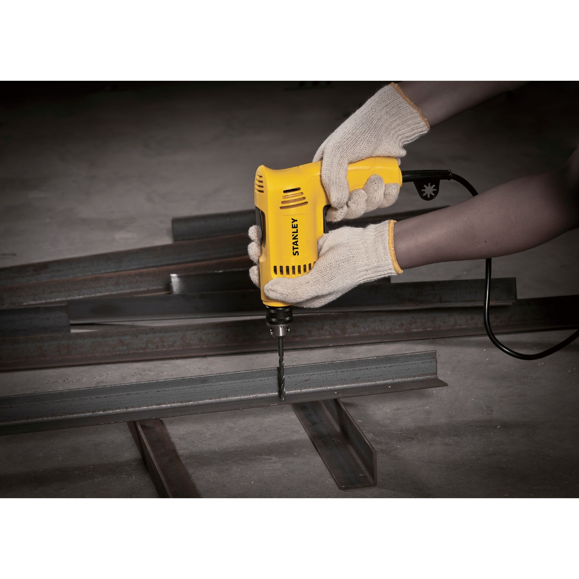 STANLEY สว่านไฟฟ้า 6.5มม. 300 วัตต์ รุ่น SDR3006-B1