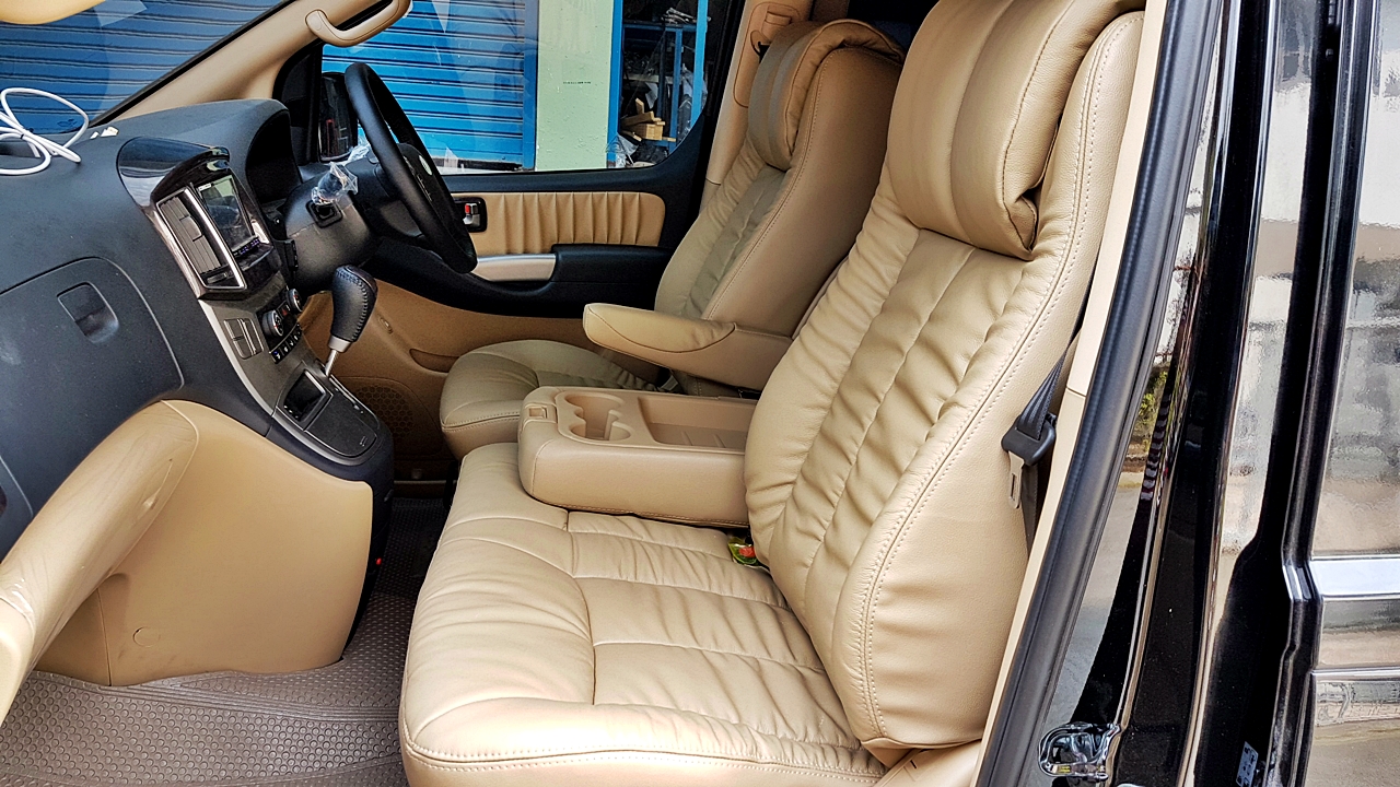 HYUNDAI H-1 ELITE 2017 [ จอหน้า pioneer 8850 + เครื่องเสียงชุดใหญ่ + ประตูไฟฟ้า 1 ข้าง + เบาะ vip + ท้าย 60:40 + คอนโซลเตี้ย ] {ฮล2626 , ก5212 }