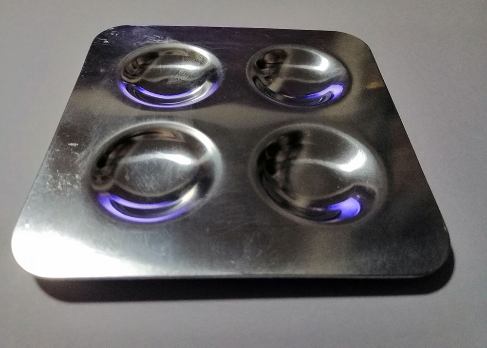 จานหลุมโลหะอลูมิเนียมขนาด 8 x8 เซนติเมตร