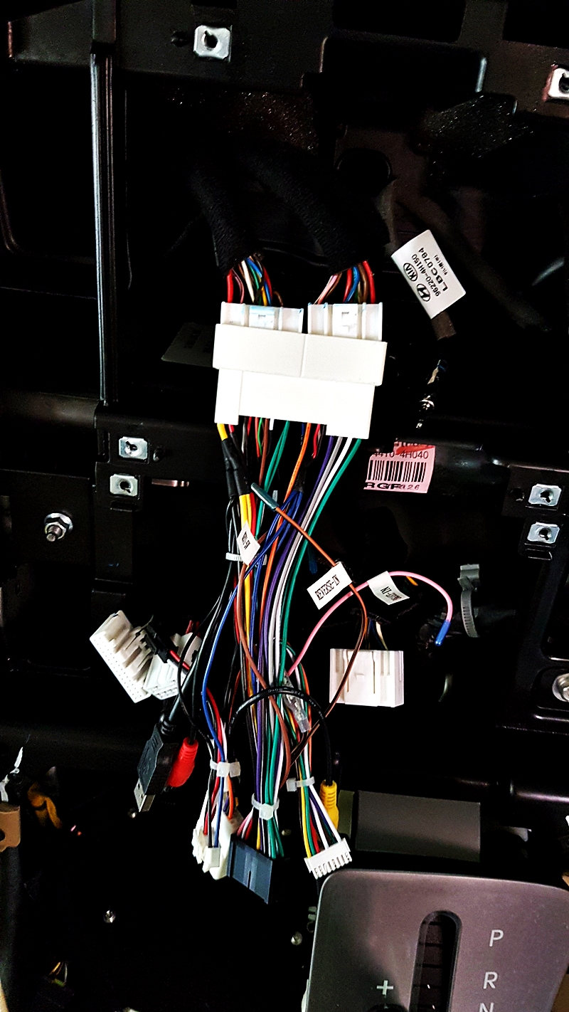 HYUNDAI H-1 ELITE 2016 [ จอแท้ตรงรุ่น + กล้องหลังแท้ + จอเพดาน + ดิจิตอลทีวี ] {ฉ3760}