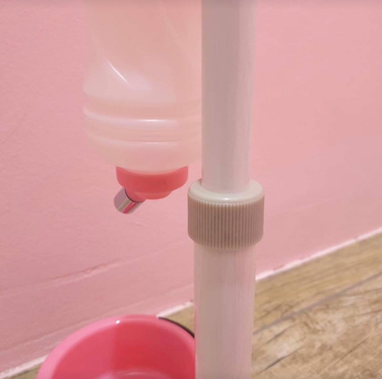 SALE‼️ ขวดน้ำแบบมีขาตั้ง สีชมพู [ส่งฟรี]