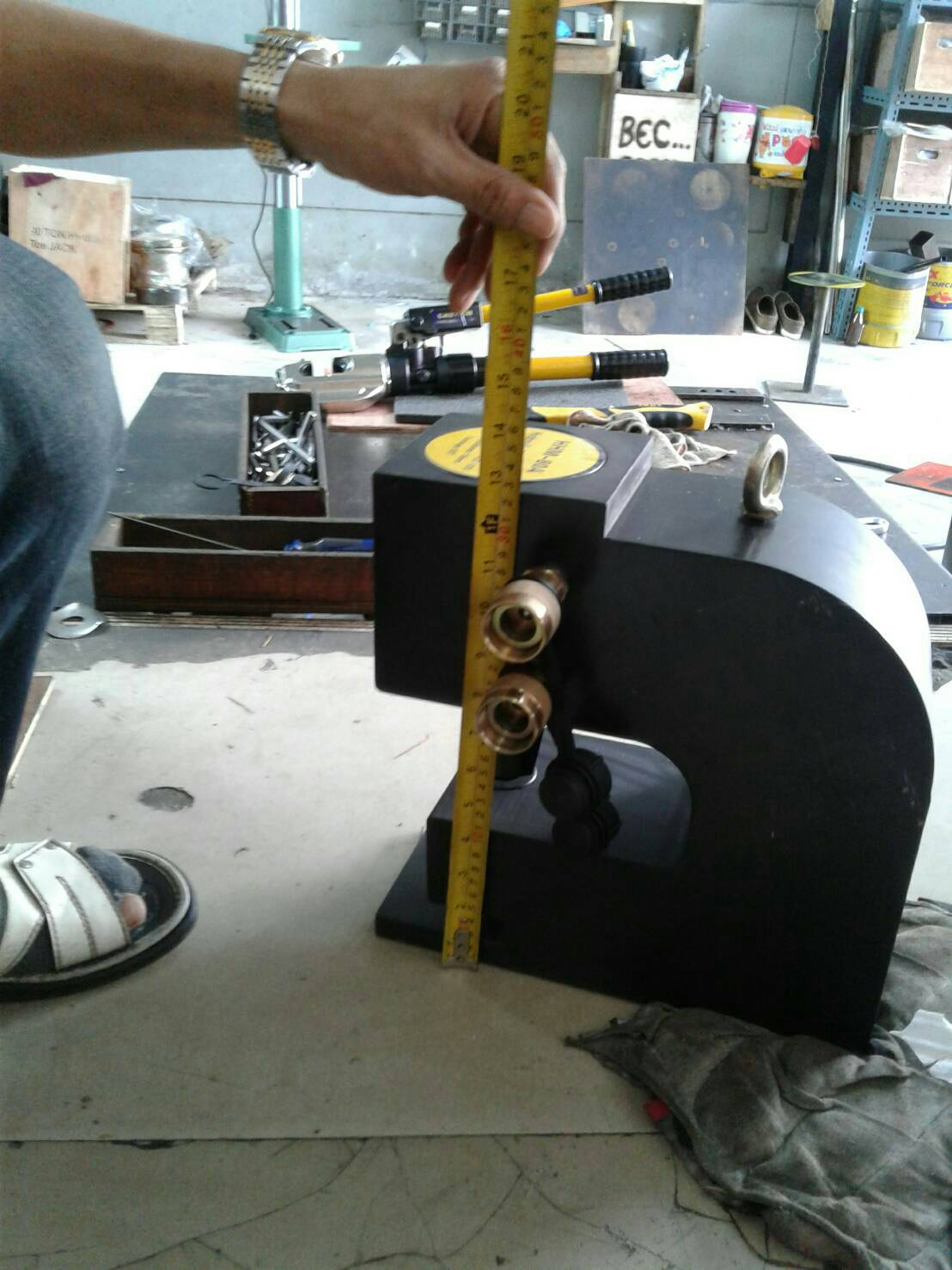 เครื่องเจาะรูไฮดรอลิค รุ่น HHM-80A