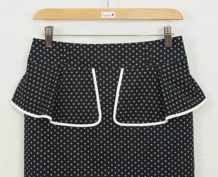 SK-225 กระโปรงแฟชั่น&ทำงาน ทรงสอบแต่งระบาย ผ้าคอตตอนญี่ปุ่นสีน้ำเงินพิมพ์ลายจุดขาว