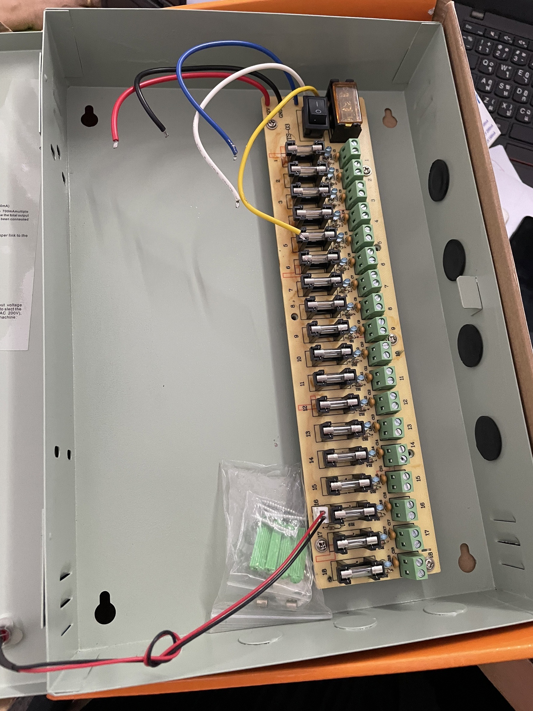 ตู้จ่ายไฟ 12 V DC 18 Output Switch Mode CCTV Power Supply