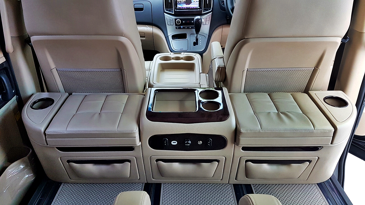 HYUNDAI H-1 ELITE 2017 [ จอหน้า pioneer 8850 + เครื่องเสียงชุดใหญ่ + ประตูไฟฟ้า 1 ข้าง + เบาะ vip + ท้าย 60:40 + คอนโซลเตี้ย ] {ฮล2626 , ก5212 }