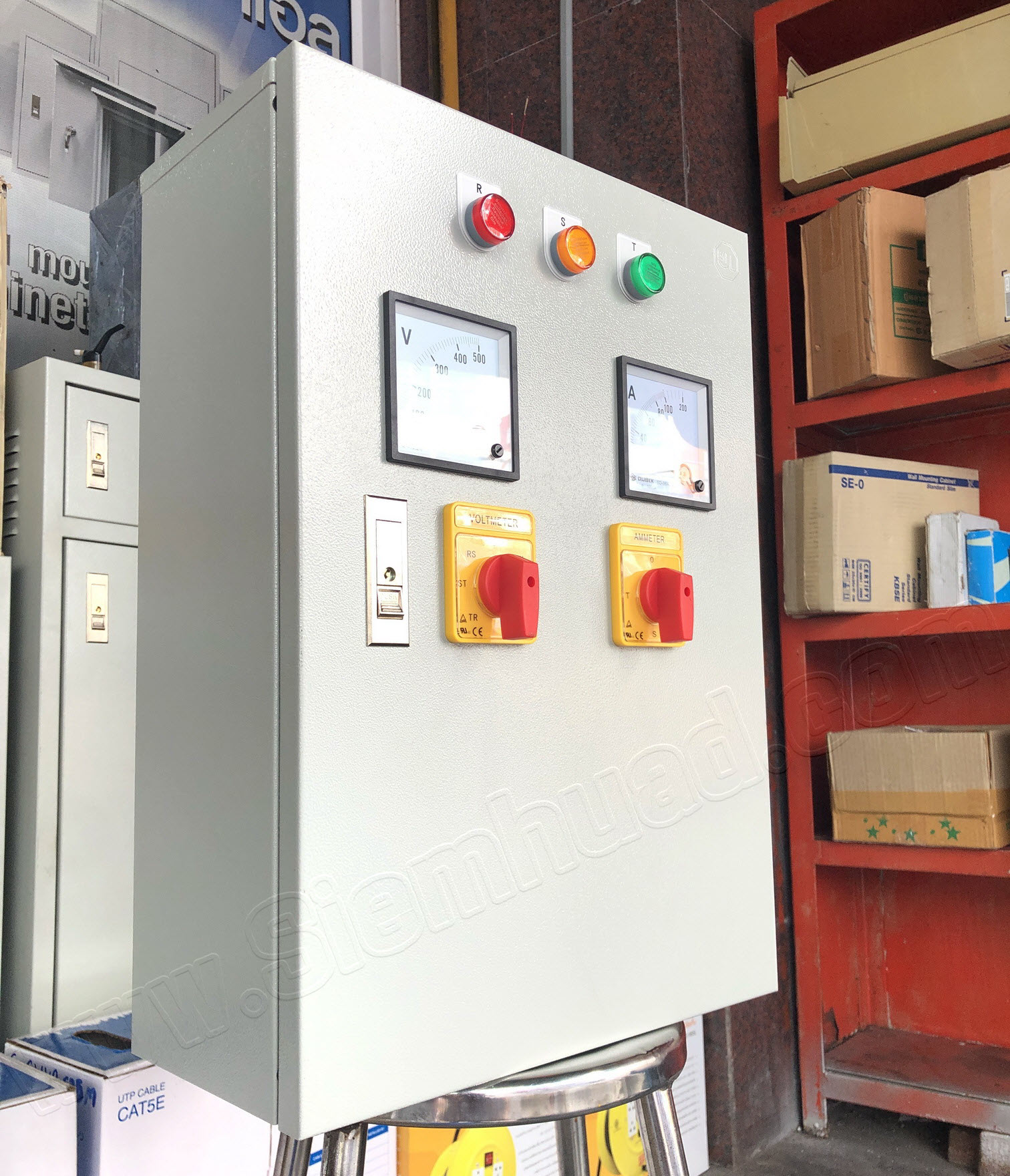 ตู้ไฟเมนเบรกเกอร์ 100A Schneider (อุปกรณ์ WALL MOUNTING CABINET (KJL), MOLD CASE CIRCUIT BREAKER (Schneider Electric), Miniature Circuit Breaker, SELECTOR SWITCHES (QUBIX), PANEL METER (QUBIX), LED Pilot Lamp (PNC), Current Transformer (QUBIX)