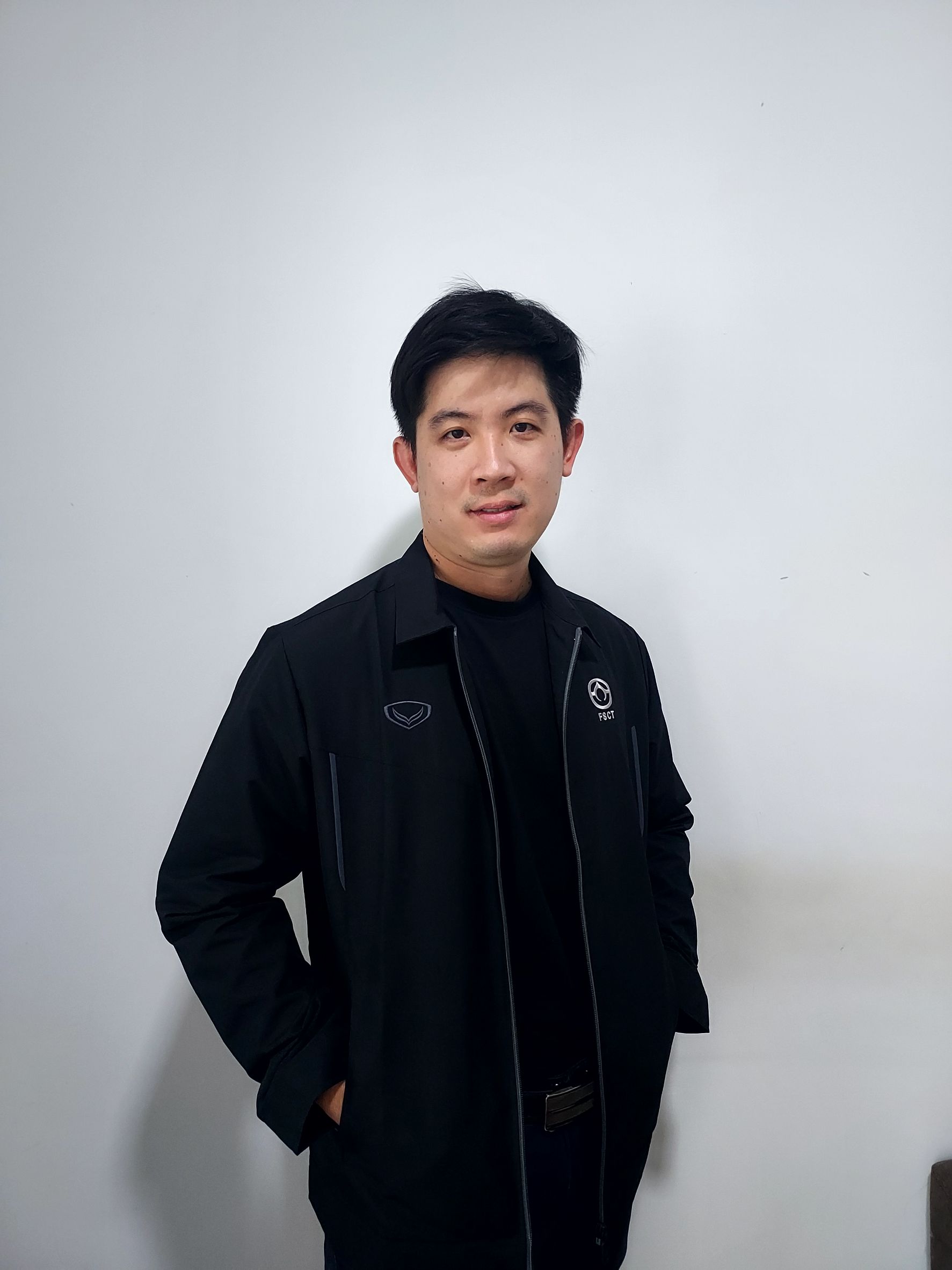 เสื้อแจ็คเก็ตแกรนด์สปอร์ตสีดำ