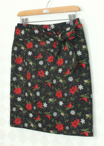 SK-337 กระโปรงแฟชั่น&ทำงาน ทรงสอบ ผ้าคอตต้อนญี่ปุ่นพิมพ์ลายดอกไม้และนก โทนสีเข้ม พร้อมโบว์คาดเอว