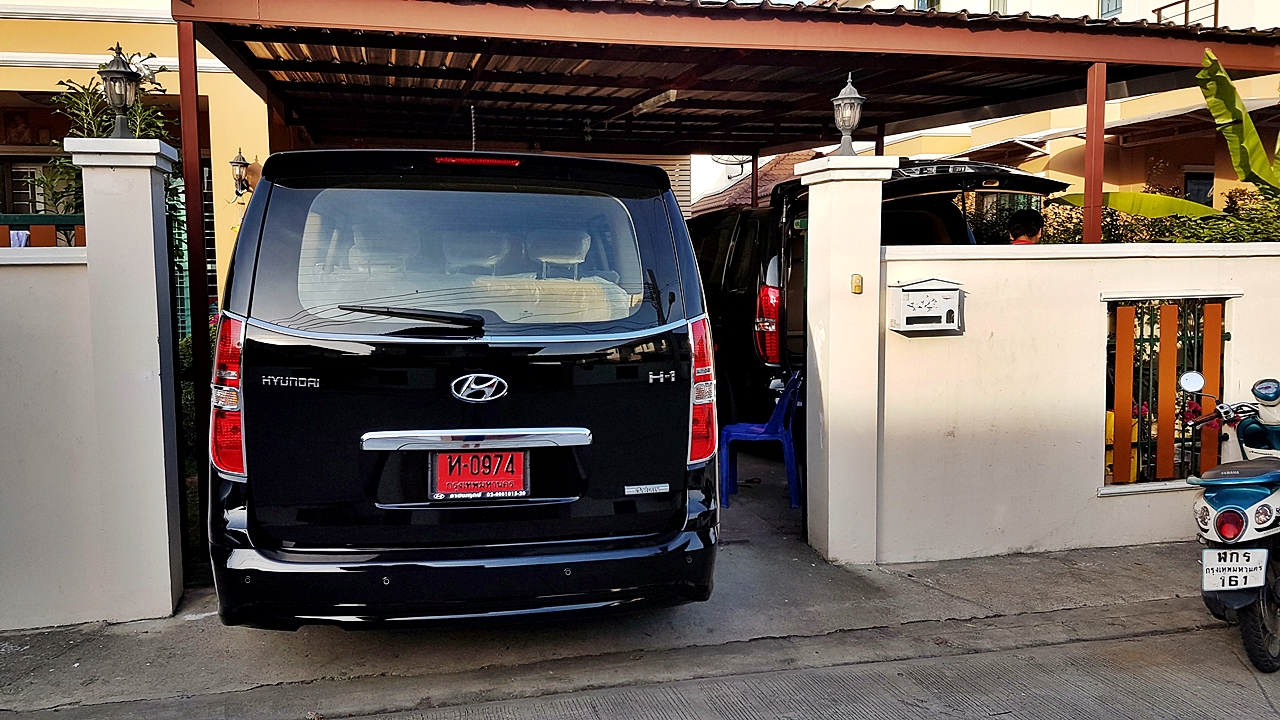 HYUNDAI H-1 STAREX [ เครื่องเสียง + ดิจิตอลทีวี + ช่วงล่าง + ล้อ + ไฟท้าย + สคัฟเพลท + push start + damp ] { 3 กจ 9875 }