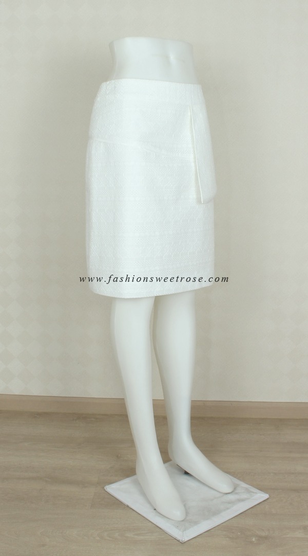 SK-358 กระโปรงทรงเอ ผ้าลูกไม้คอตต้อนญี่ปุ่นสีขาว แต่งกุ้นระบายด้วยผ้าสีขาว