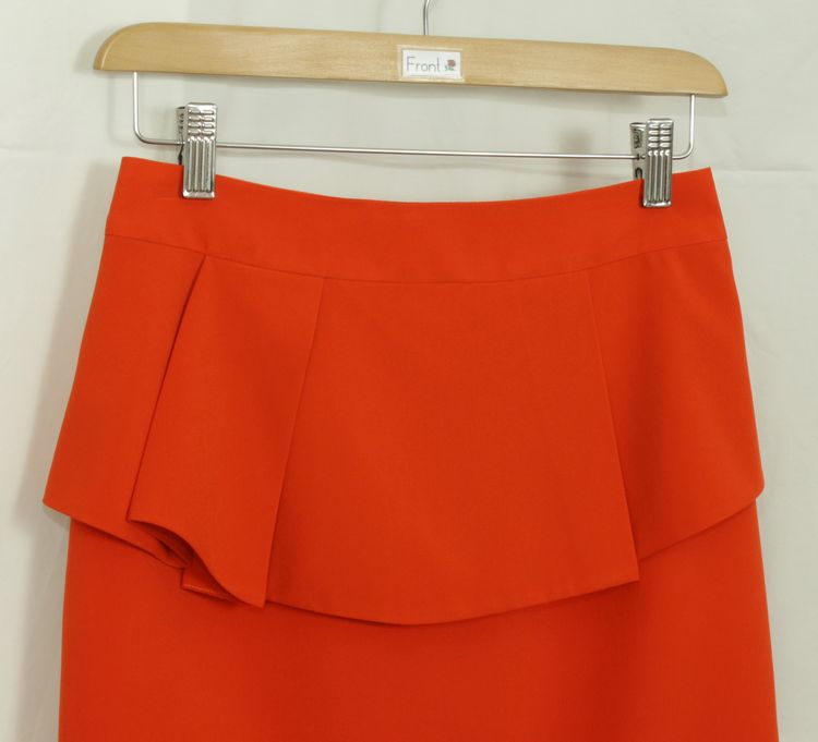 SK-070 กระโปรงทรงสอบ ผ้าไหมอิตาลีสีส้ม ด้านหน้ากระโปรงจับจีบระบาย