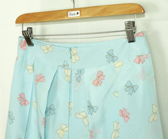 SK-176 กระโปรงแฟชั่น&ทำงาน ผ้าหางกระรอกพิมพ์ลายโบว์สีฟ้า มีโบว์ซ้อนกัน 2 ชั้น