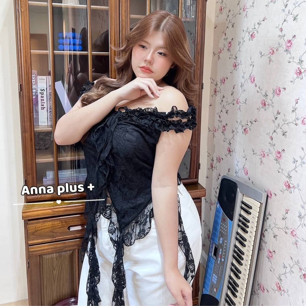 A258 เสื้อสาวอวบ ผ้าลูกไม้ ขาว ดำ อกได้ถึง38-48 นิ้วหน้าผ้า50นิ้ว