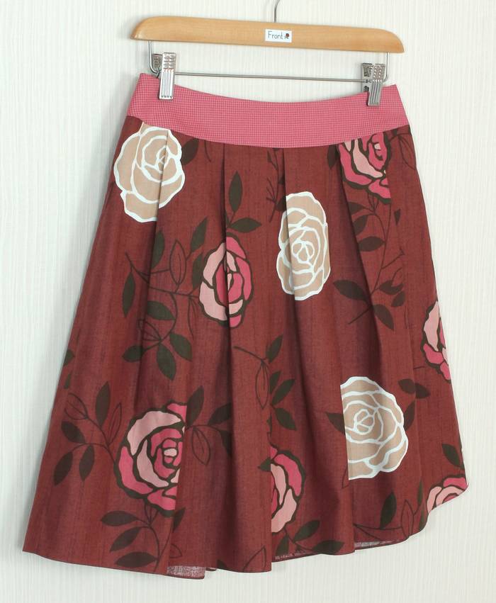 SK-246 กระโปรงแฟชั่น&ทำงาน ทรงบาน ลายดอกกุหลาบ โทนแดงเลือดหมู จีบทวิสรอบเอว