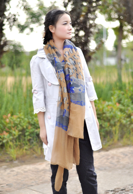 ผ้าพันคอ/คลุมไหล่ Polyester พิมพ์ลาย ขนาด 180cmx110cm(70-7/8"x43-1/4") 1 ชิ้น