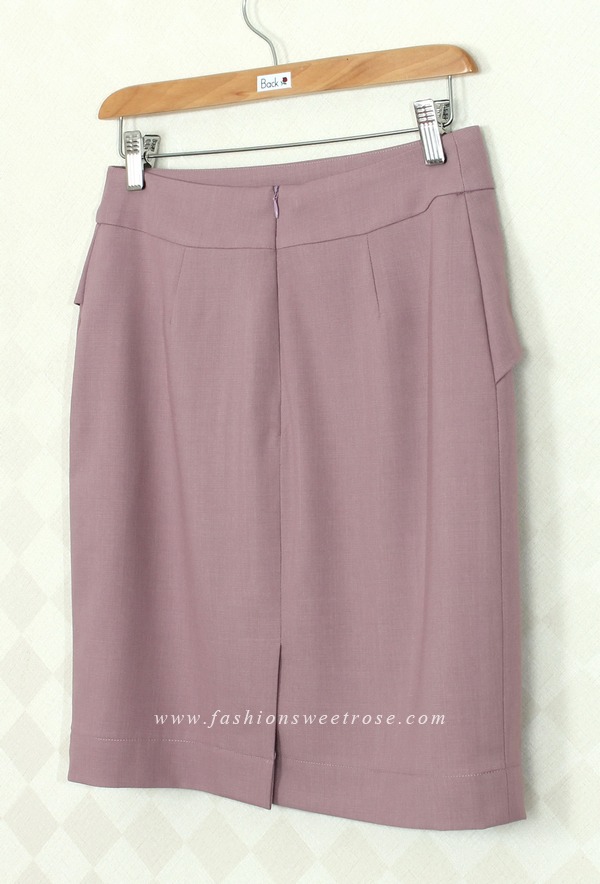 SK-374 กระโปรงทรงสอบ ผ้า Rose Skin สีม่วงกะปิ ด้านหน้ากระโปรงออกแบบตัดต่อมีชิ้นแต่งด้านหน้า
