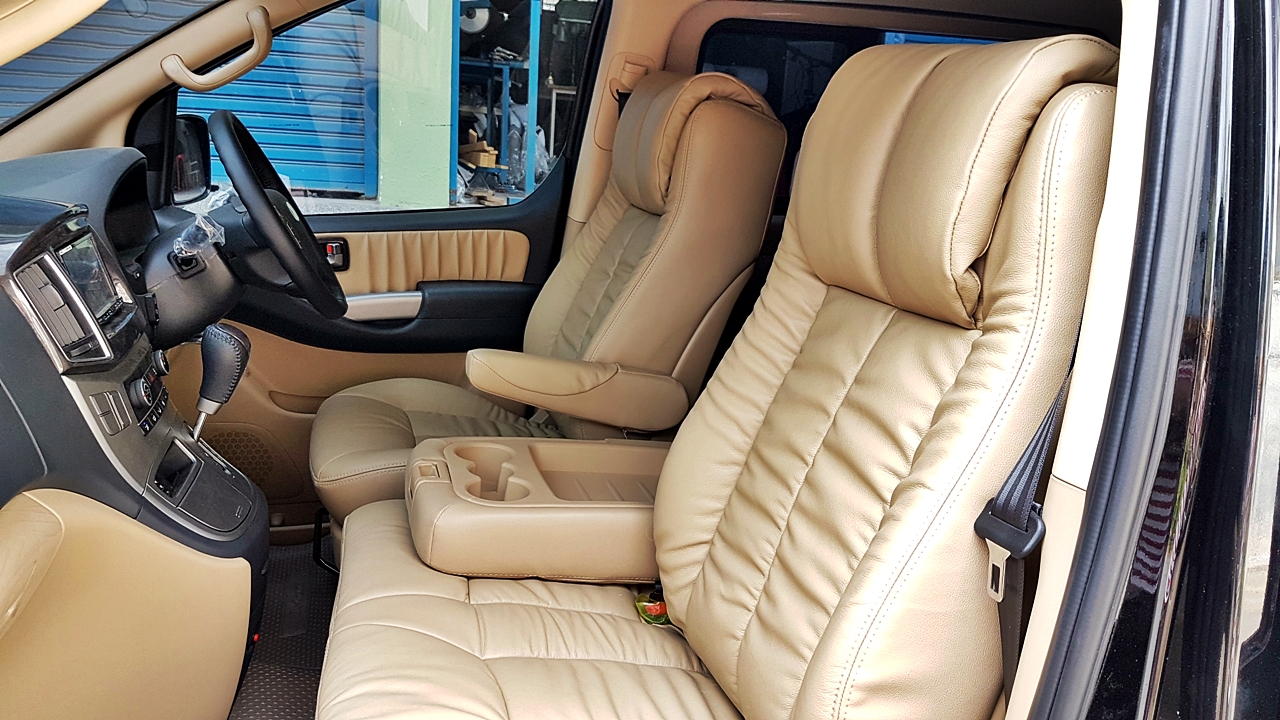 HYUNDAI H-1 ELITE 2017 [ จอหน้า pioneer 8850 + เครื่องเสียงชุดใหญ่ + ประตูไฟฟ้า 1 ข้าง + เบาะ vip + ท้าย 60:40 + คอนโซลเตี้ย ] {ฮล2626 , ก5212 }