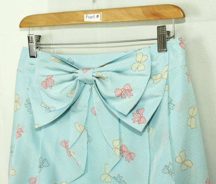 SK-176 กระโปรงแฟชั่น&ทำงาน ผ้าหางกระรอกพิมพ์ลายโบว์สีฟ้า มีโบว์ซ้อนกัน 2 ชั้น