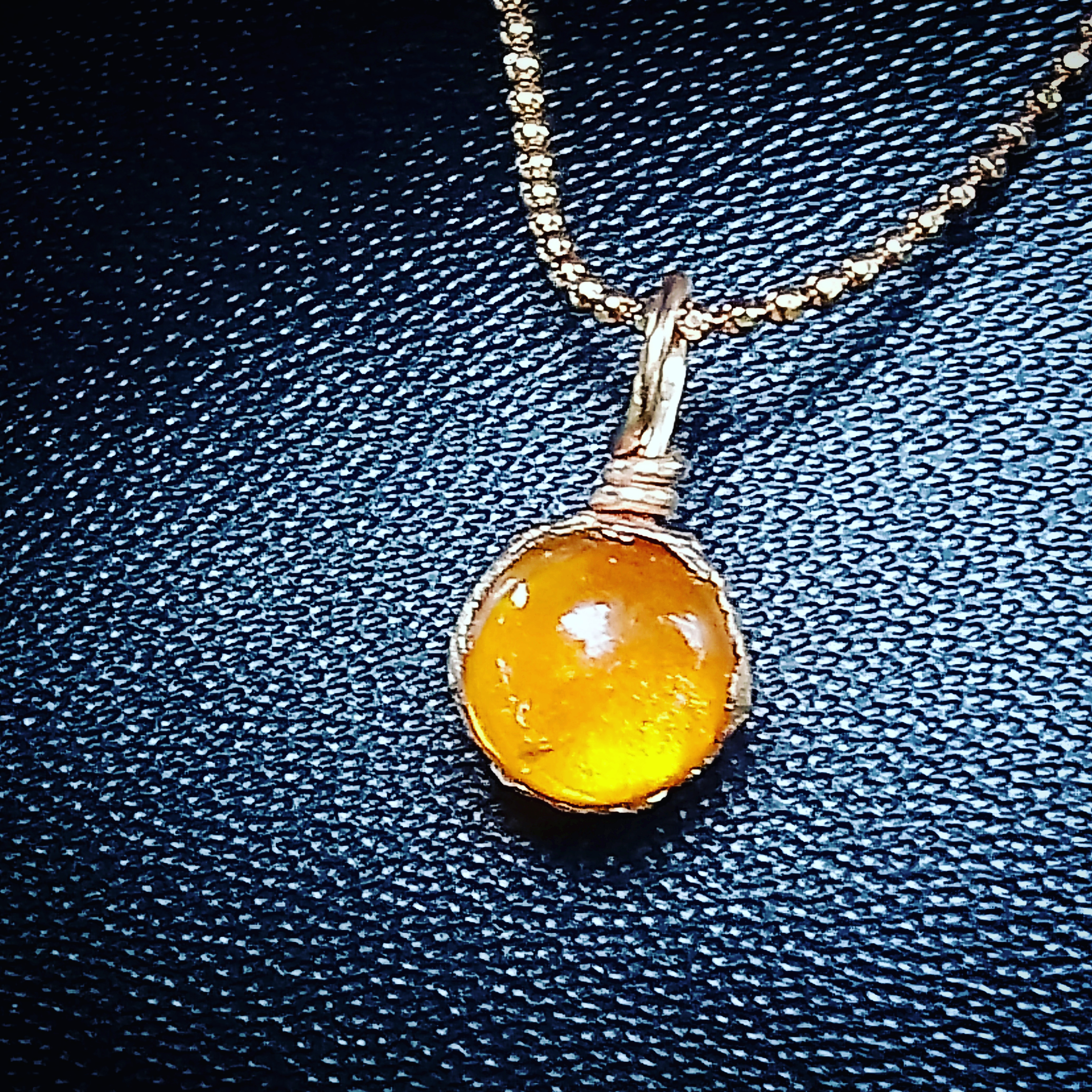 Necklace 19 Opal 7 mm.