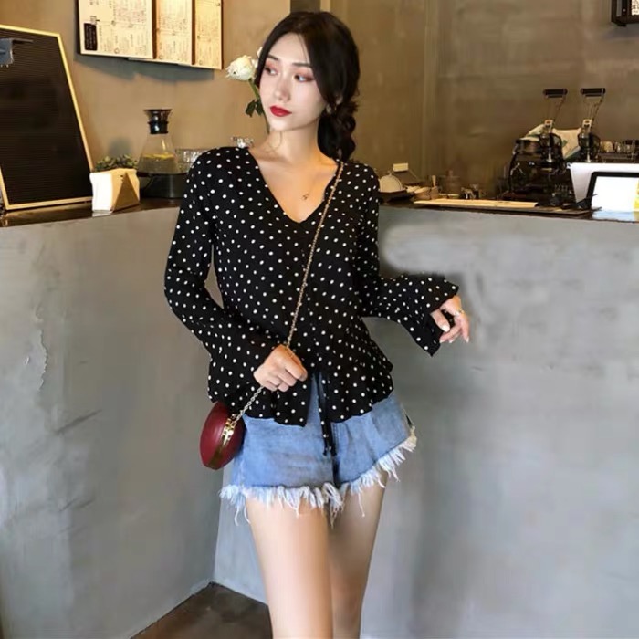 เสื้อครอปลายจุด แขนยาว รูดอก