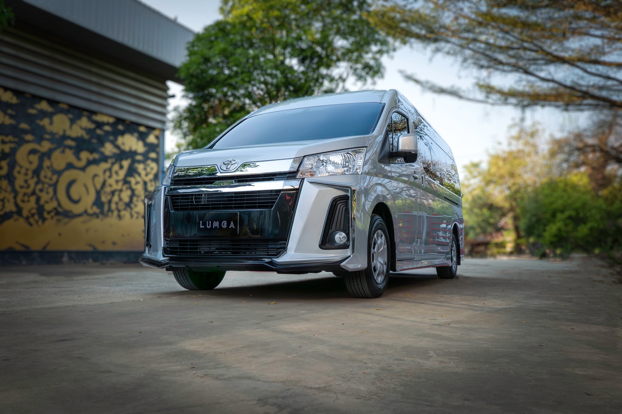 ชุดแต่งรอบคัน LUMGA : COMMUTER 2019-2024