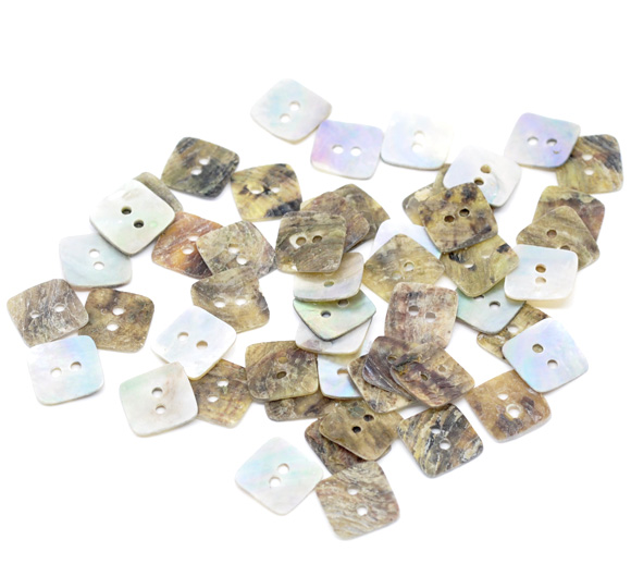 กระดุมจากหอยมุกรูปสี่เหลี่ยม 12*12มม. 10 เม็ด