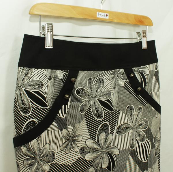 SK-185 กระโปรงแฟชั่น&ทำงาน ทรงสอบ ผ้าญี่ปุ่นพิมพ์ลายดอกไม้กราฟิกดำ