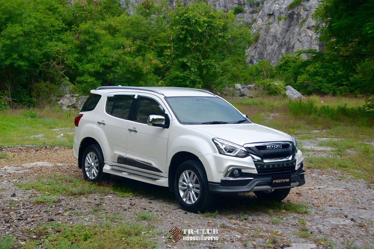 ชุดแต่งสเกิร์ตรอบคัน FS-FREEFORM V2 MU-X 2017-2019