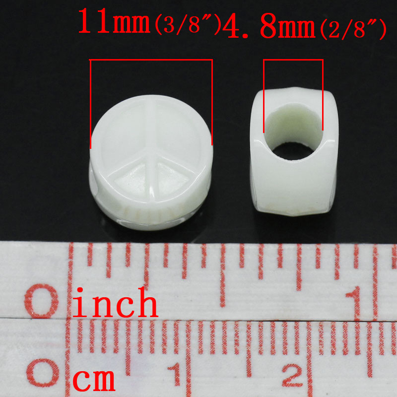 ลูกปัดอะครีลิคยุโรปรูใหญ่เม็ดกลม สีงาช้าง สลักสัญลักษณ์แห่งความสงบ ขนาด 11mm x 9mm มม. แพ็ค 96 เม็ด