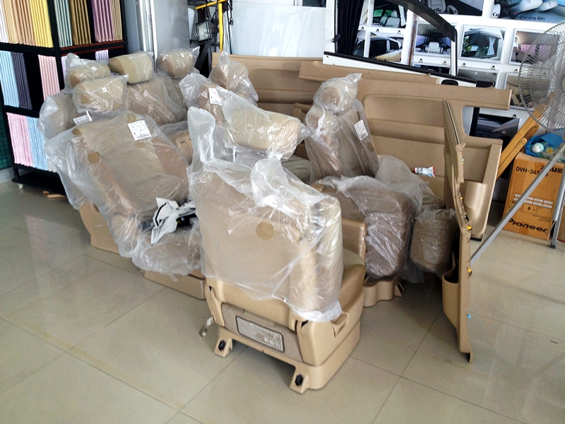 HYUNDAI H-1 TOURING 2016 [ ประตูไฟฟ้า 2 ข้าง + เครื่องเสียง + ชุดแต่งรอบคัน + ผ้าม่าน ] {บ5742}