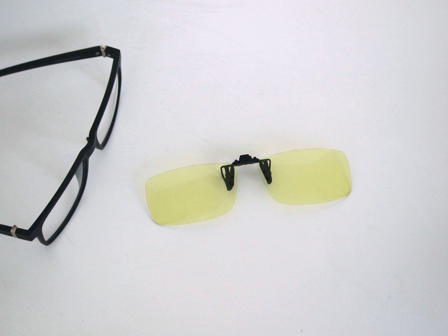 คลิปออนเลนส์กรองแสงสีฟ้า ถนอมสายตา Clipsster รุ่น J3057